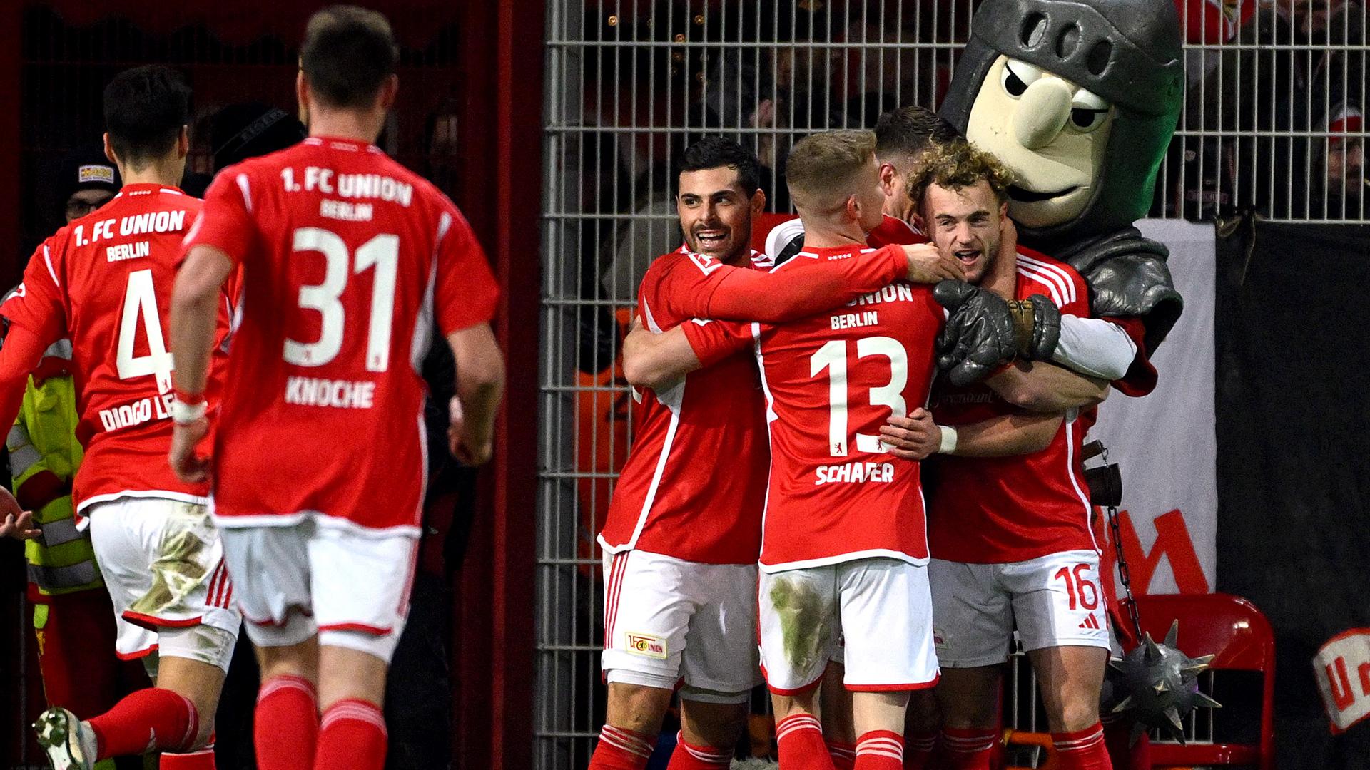 1. FC Union Berlin, Benedict Hollerbach, feiert seinen ersten Treffer mit Teamkollegen und dem Maskottchen.