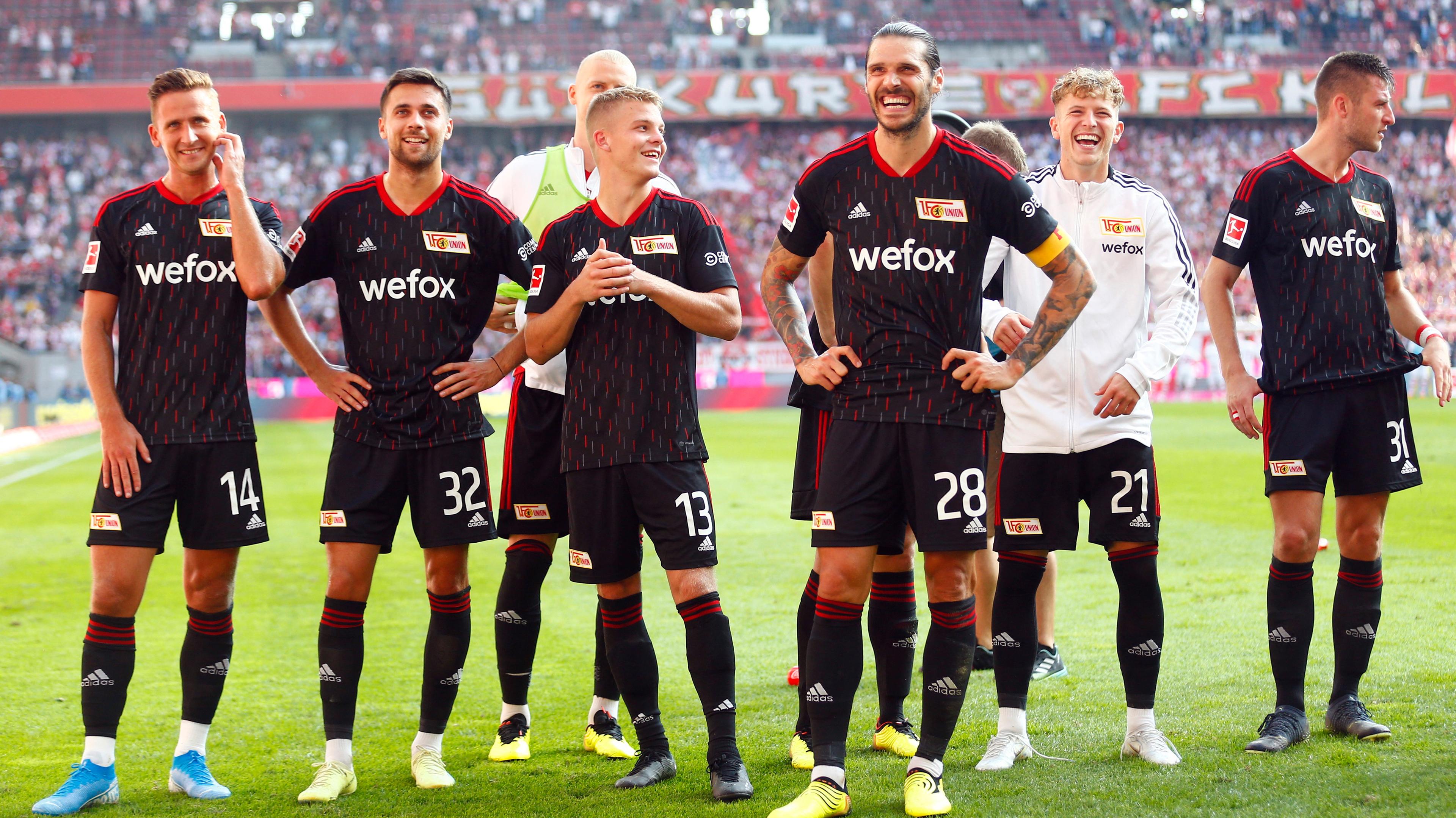 Bundesliga - FC Köln gegen 1. FC Union Berlin - RheinEnergieStadion, Köln, Deutschland - 11.09.2022 Spieler des 1. FC Union Berlin feiern nach dem Spiel