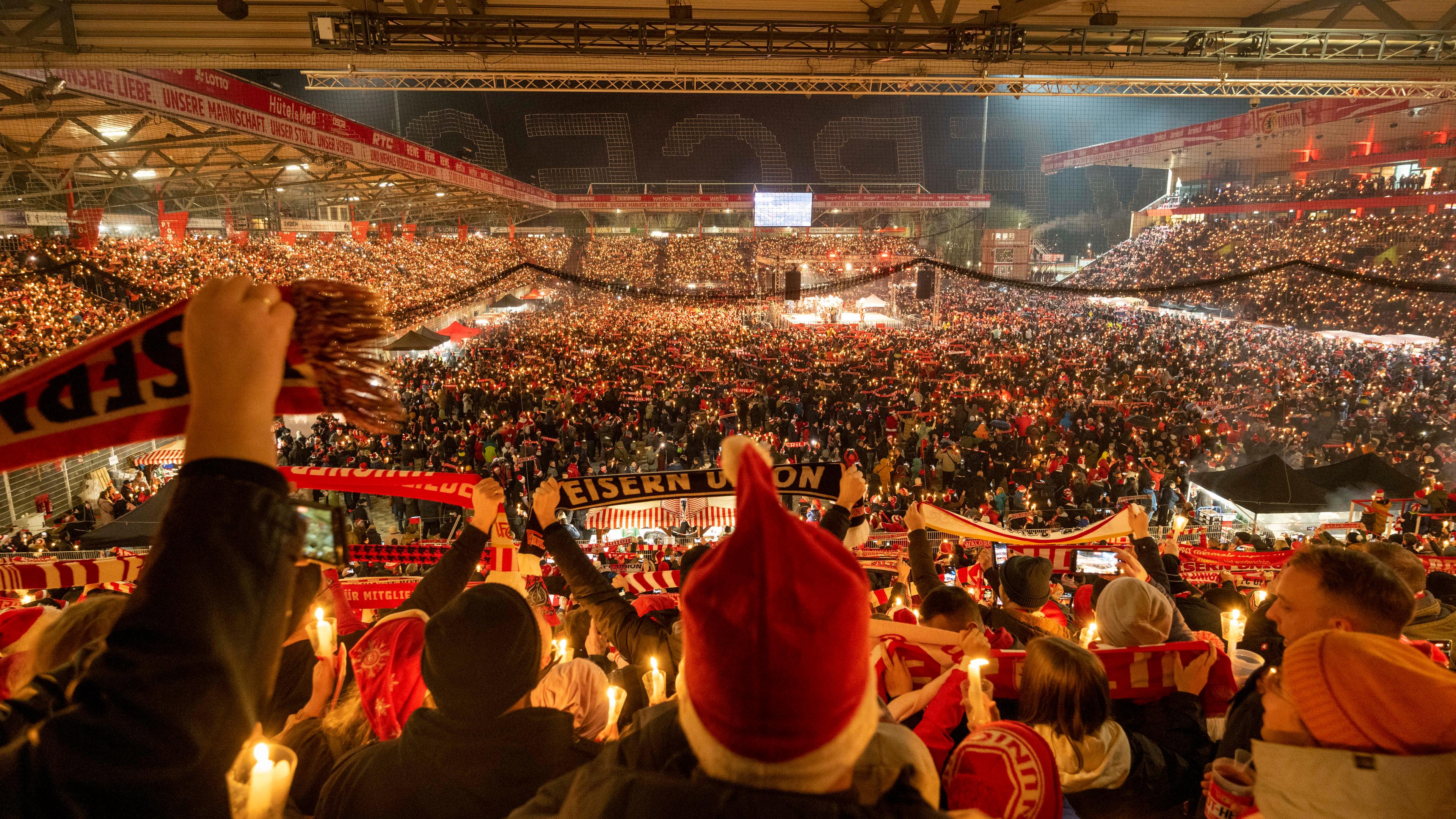 Weihnachtssingen beim FC Union Berlin.