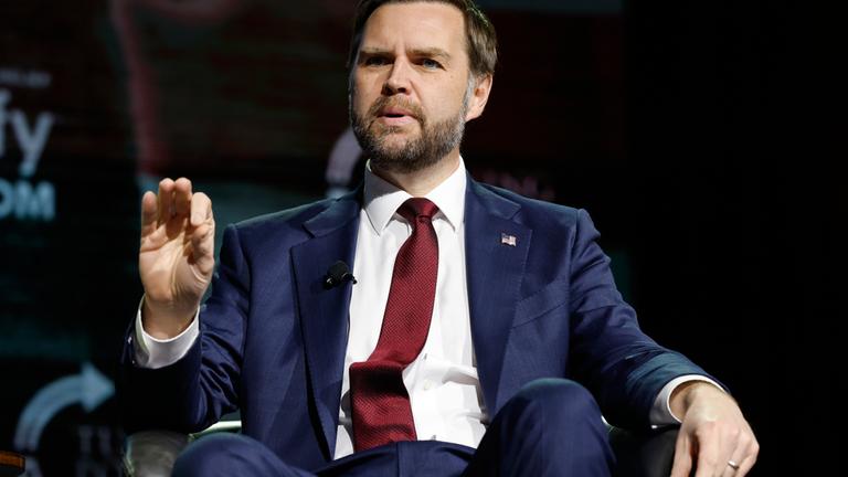 14.04.2026, USA, Athens: US-Vizepräsident J.D. Vance spricht bei einem Tourstopp von Turning Point USA an der University of Georgia in Athens, Georgia.