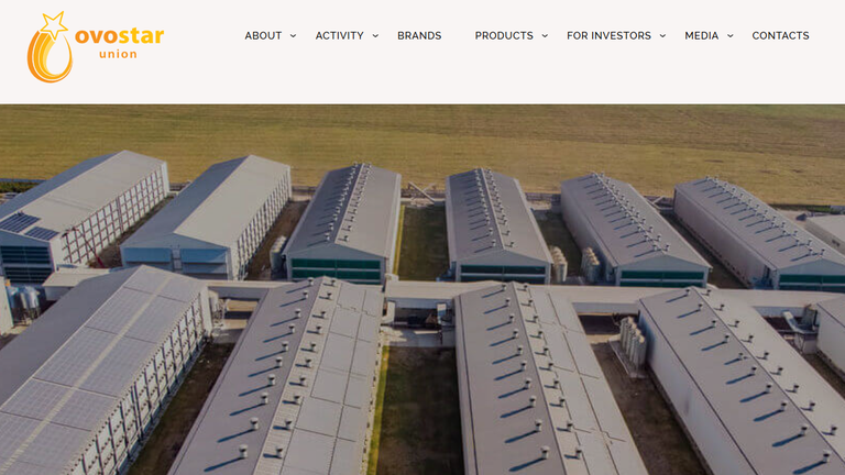 Außenaufnahme Unternehmensgruppe Ovostar in der Ukraine, Stallanlagen von oben