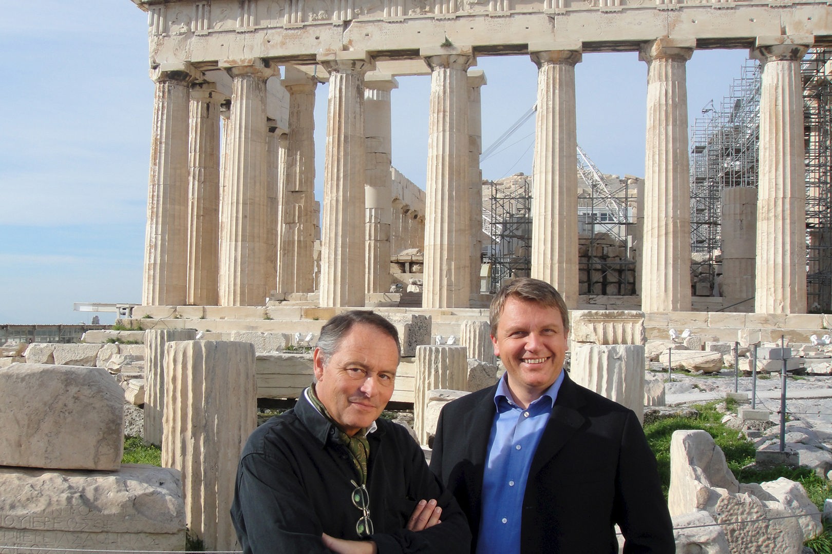 Regisseur Gero von Boehm mit Hape Kerkeling auf der Akropolis in Athen.