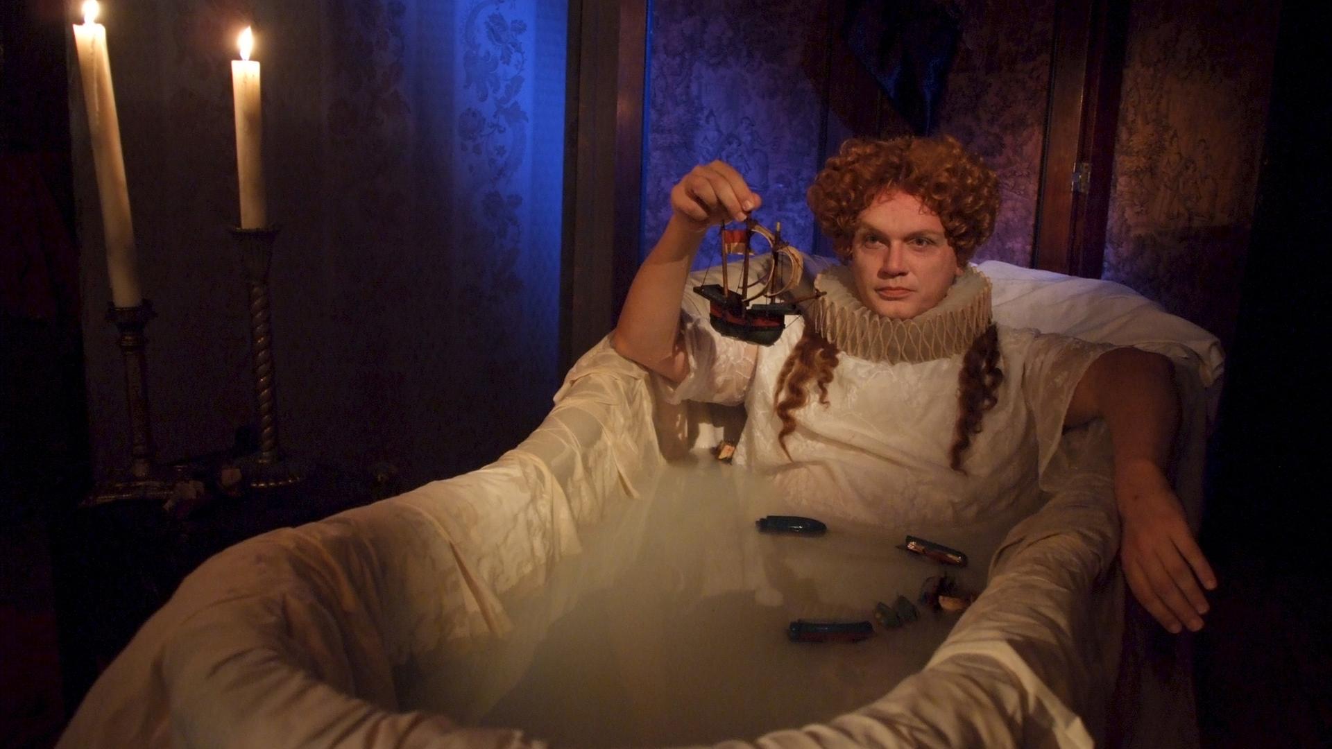 Hape Kerkeling als Elisabeth I.