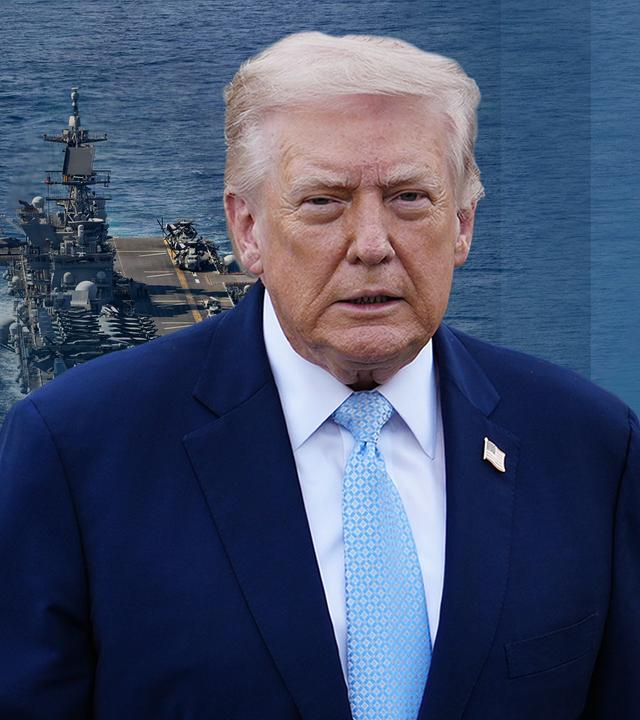 US-Präsident Donald Trump. Im Hintergrund sind die Angriffsschiffe USS Tripoli im Meer
