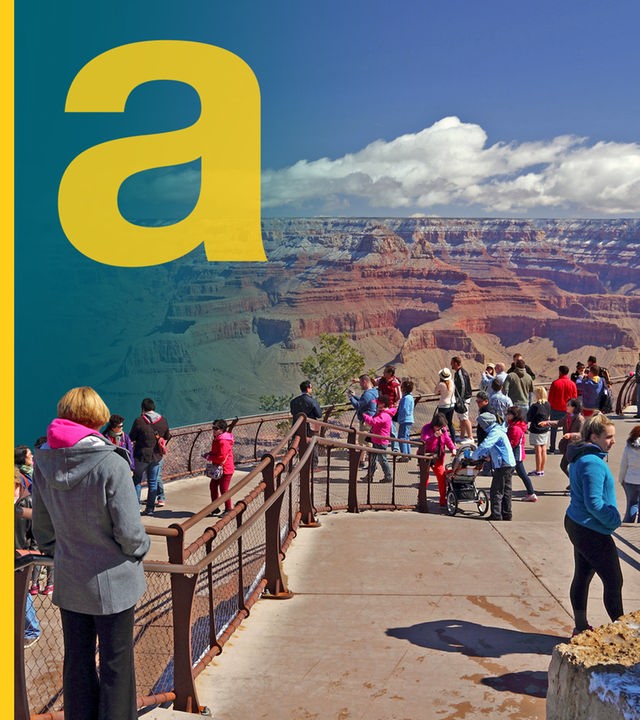 Besucher auf einer Aussichtsplatform in einem Nationalpark in den USA