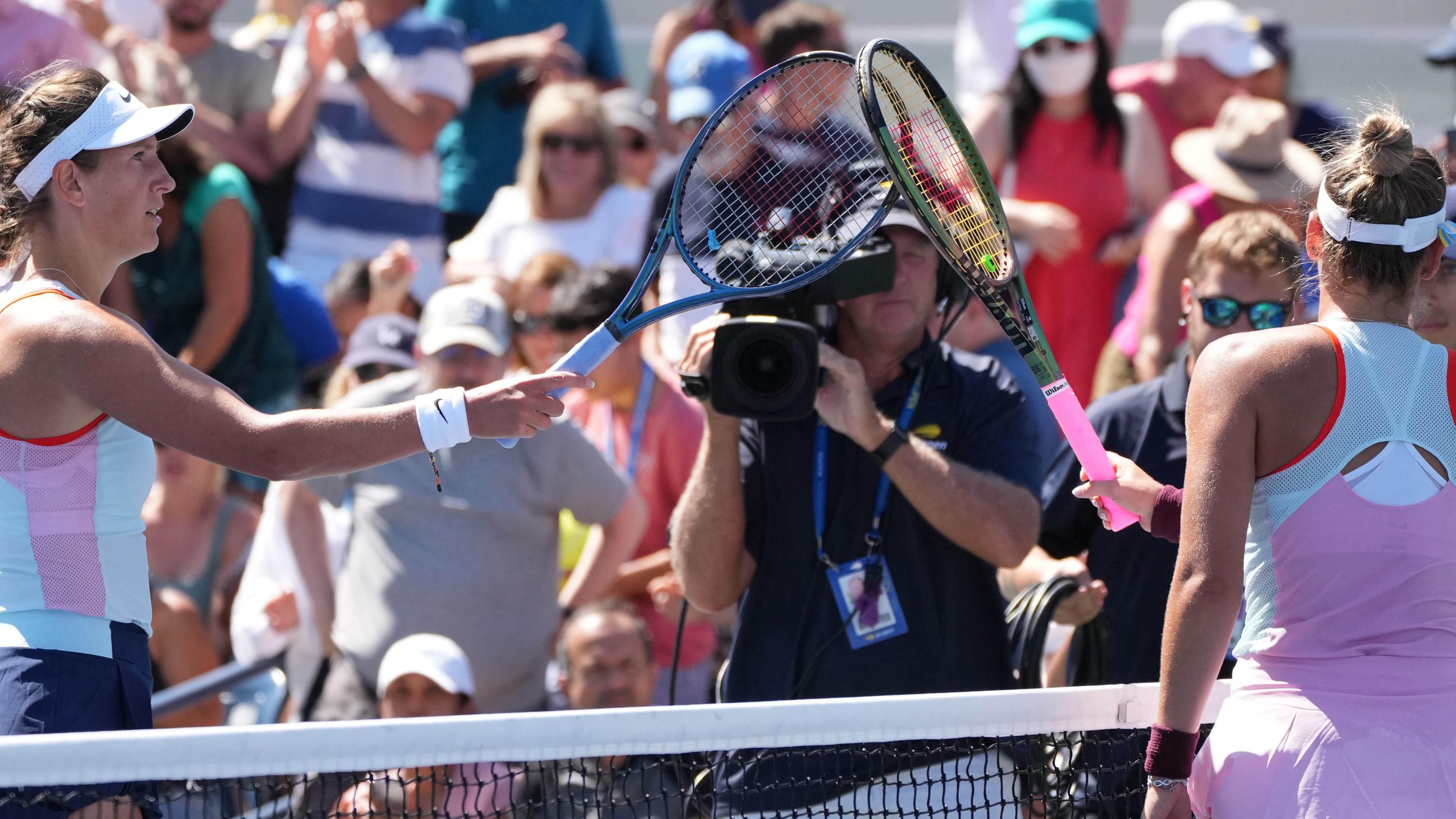 Marta Kostjuk (r.) und Wiktoria Asarenka nach ihrem Match bei den US Open