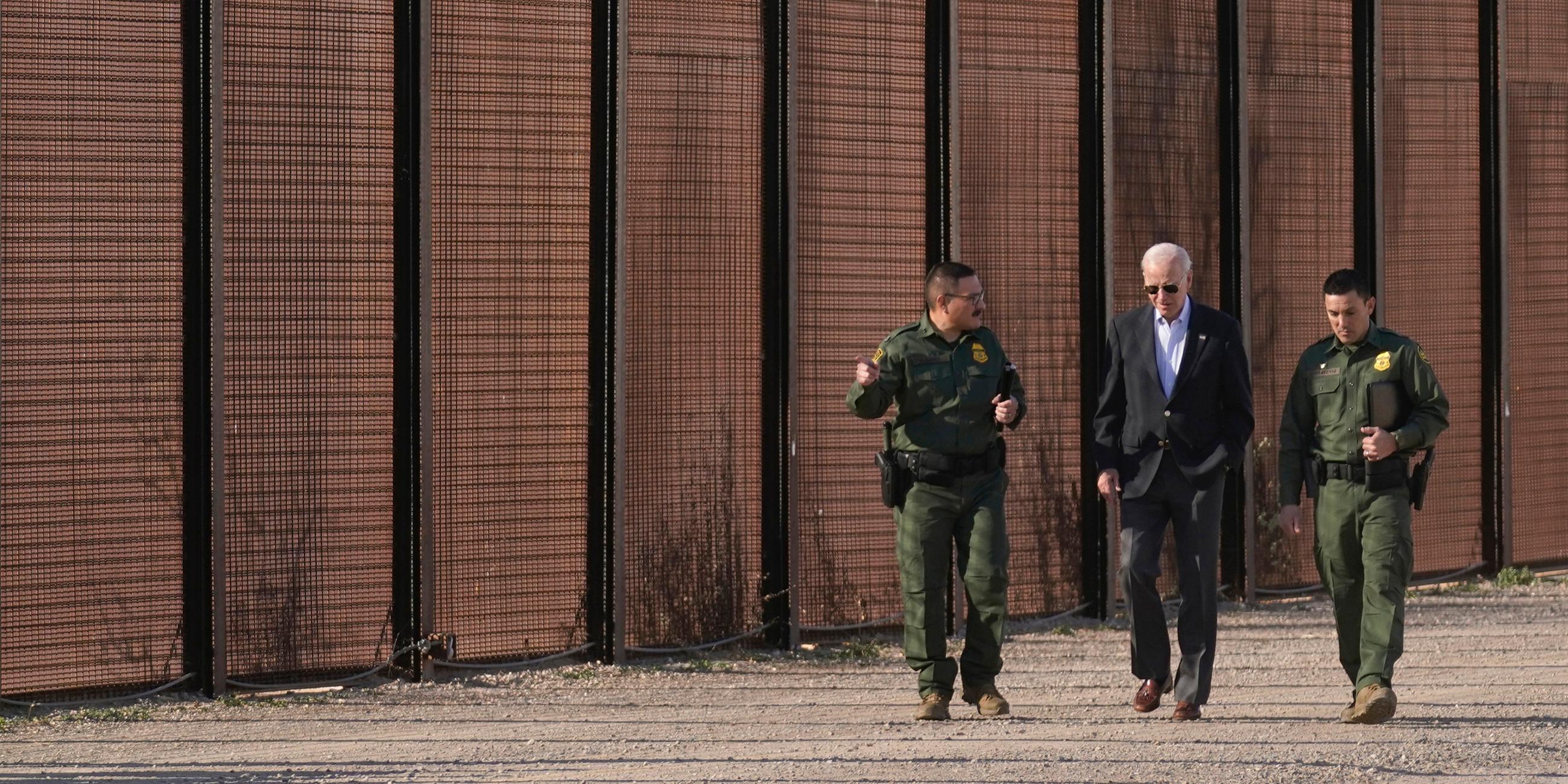 US-Präsident Biden besucht die Grenze Mexiko. 