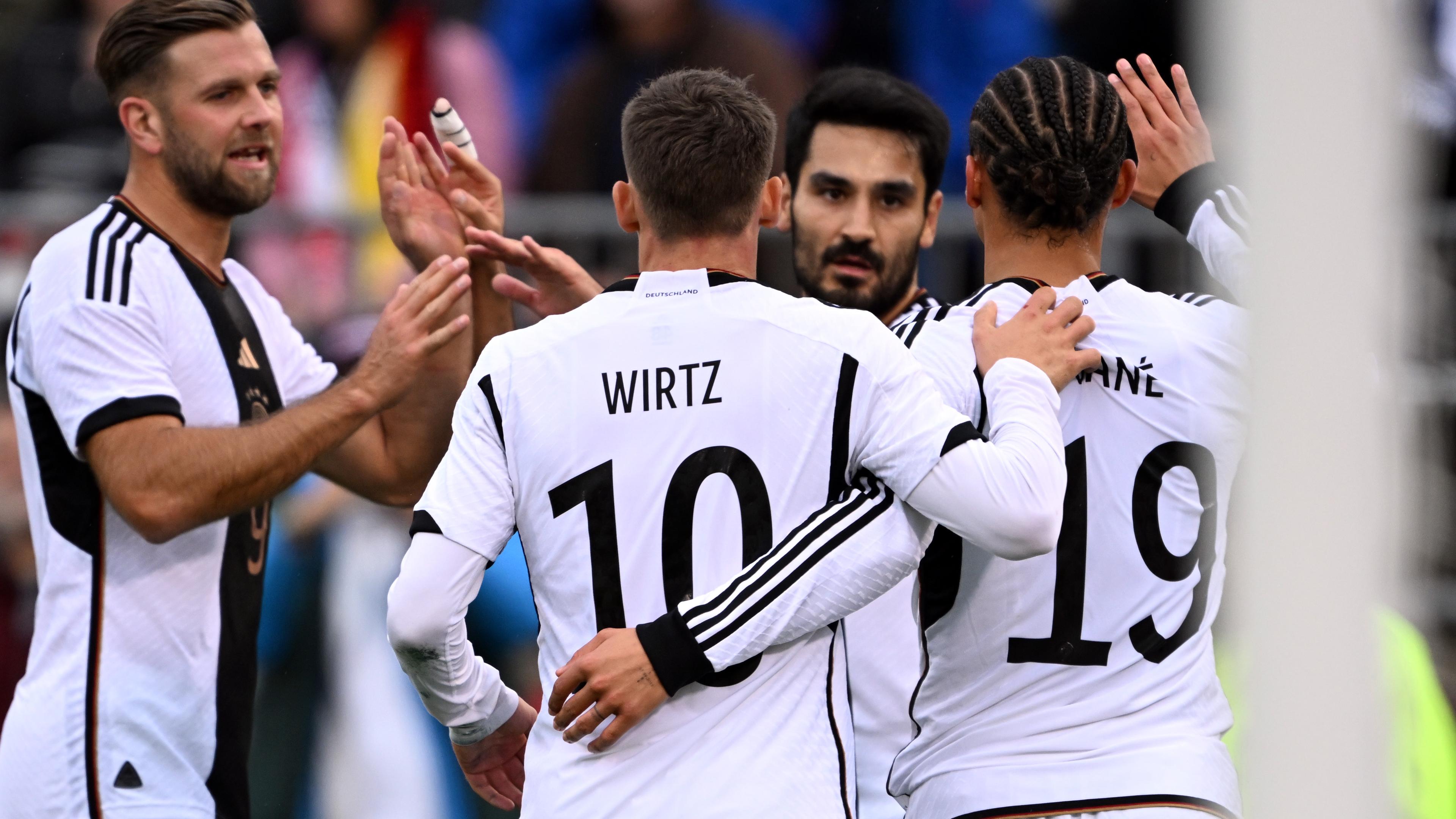 Deutschlands Team bejubelt das Tor zum 1:1 von Ilkay Gündogan beim Freundschaftsspiel gegen die USA am 14.10.2023.