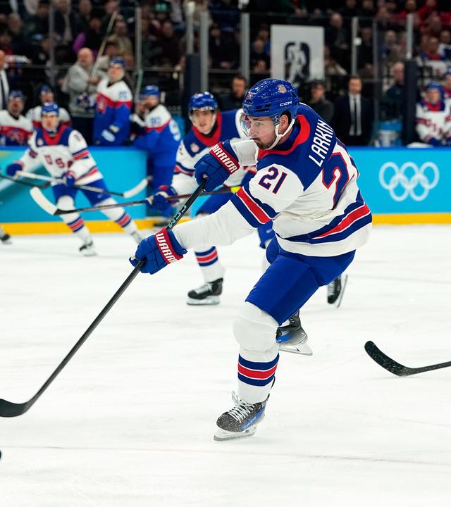 Dylan Larkin (USA) erzielt den Treffer zum 1:0.