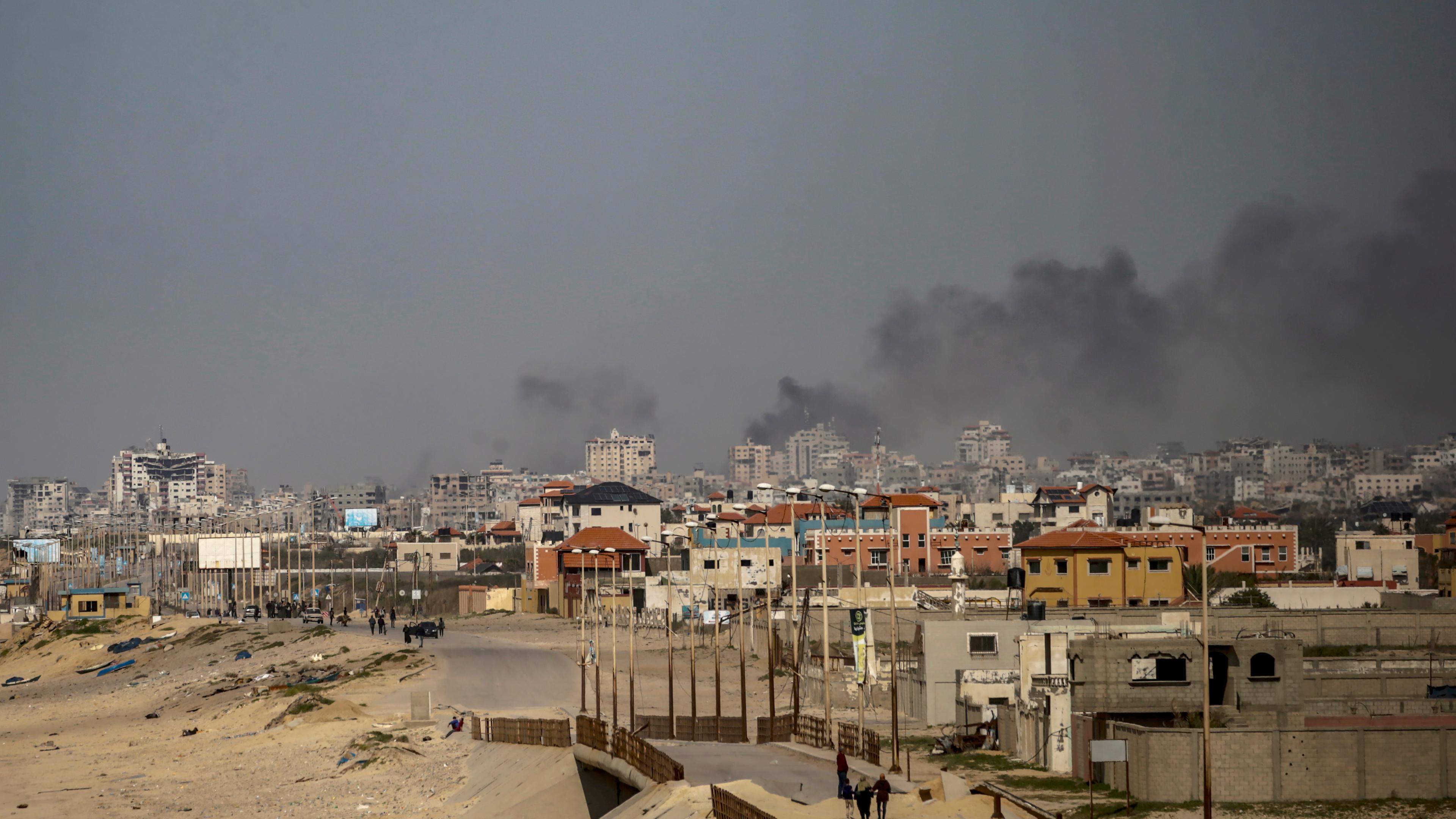 Landstrich in Gaza mit Rauch