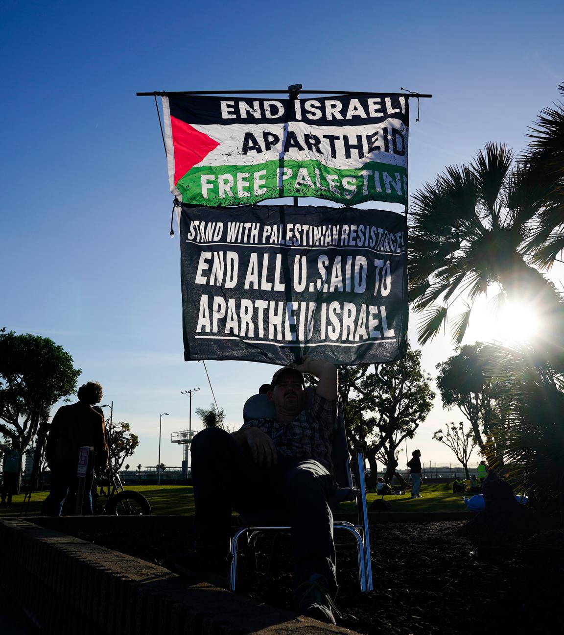 In Kalifornien demonstrieren Studierende unter anderem gegen das Vorgehen des israelischen Militärs in Gaza.