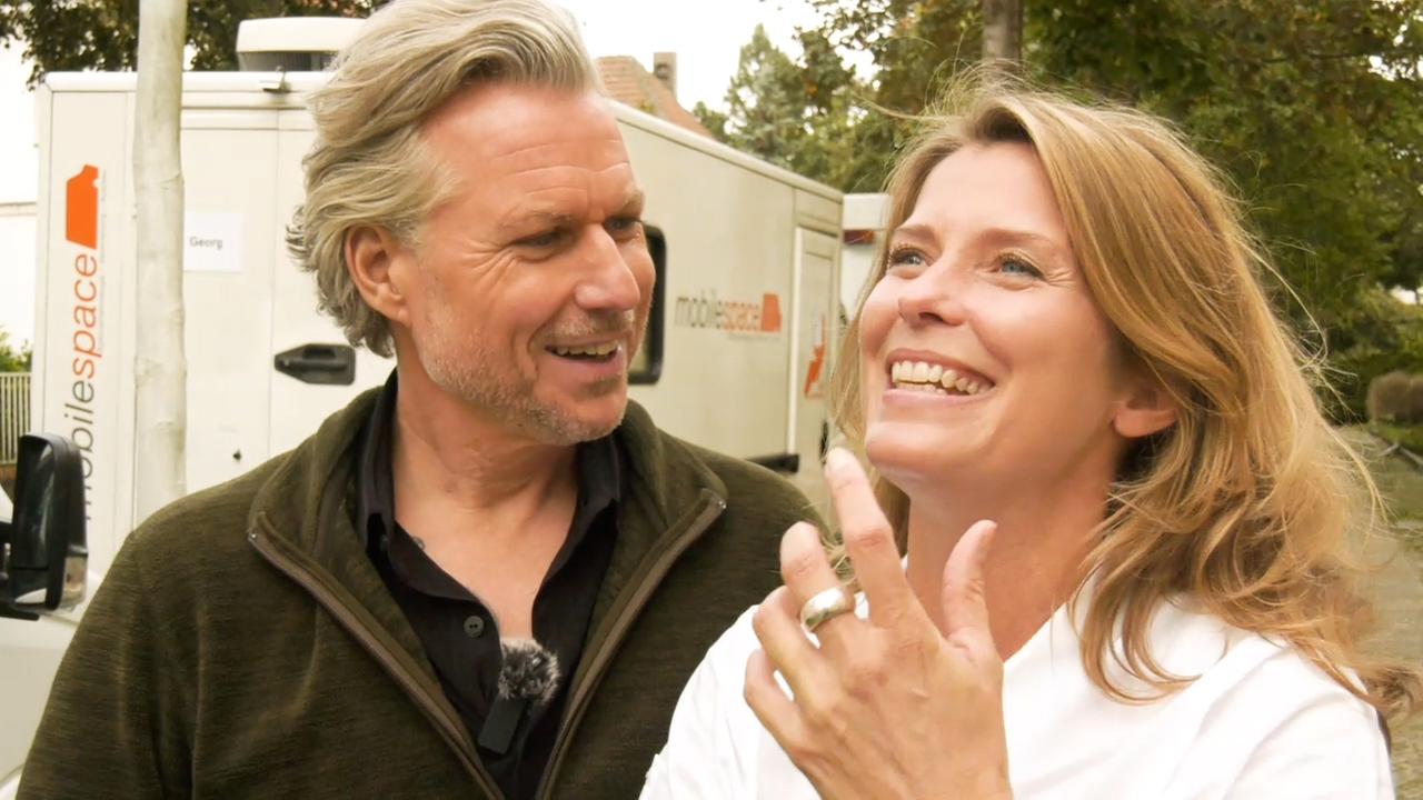 Valerie Niehaus und Dirk Borchardt am Set von "Nächste Ausfahrt Glück"