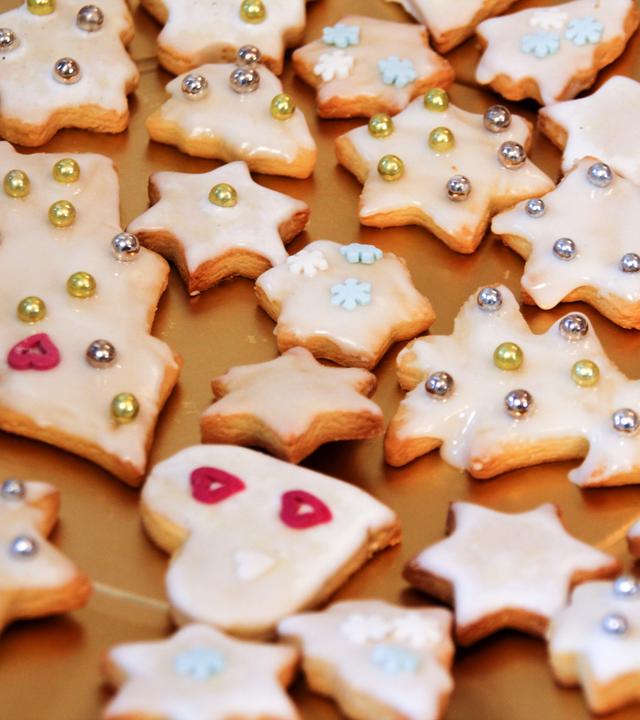 weihnachtliches Zitronengebäck, verziert, Trient