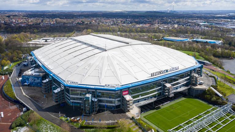 Eine Ansicht der Veltins Arena aus der Luft.