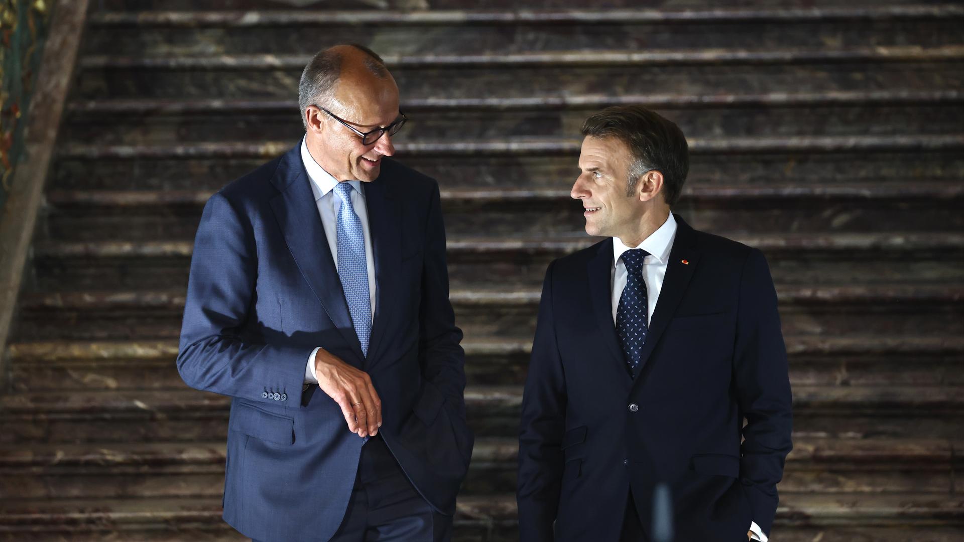 Bundeskanzler Merz und der französische Präsident Macron haben sich bei Regierungskonsultationen beider Länder auf eine Lockerung der Vorgaben zum Verbrenner-Aus geeinigt.