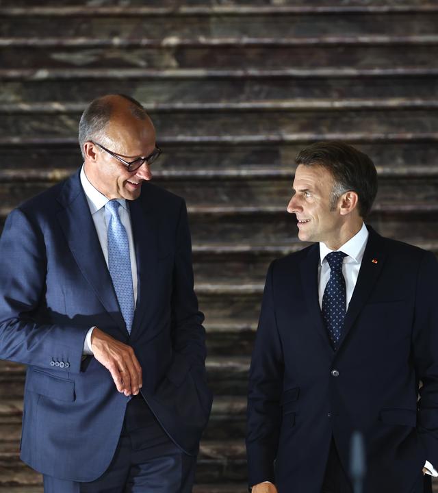 Bundeskanzler Merz und der französische Präsident Macron haben sich bei Regierungskonsultationen beider Länder auf eine Lockerung der Vorgaben zum Verbrenner-Aus geeinigt.