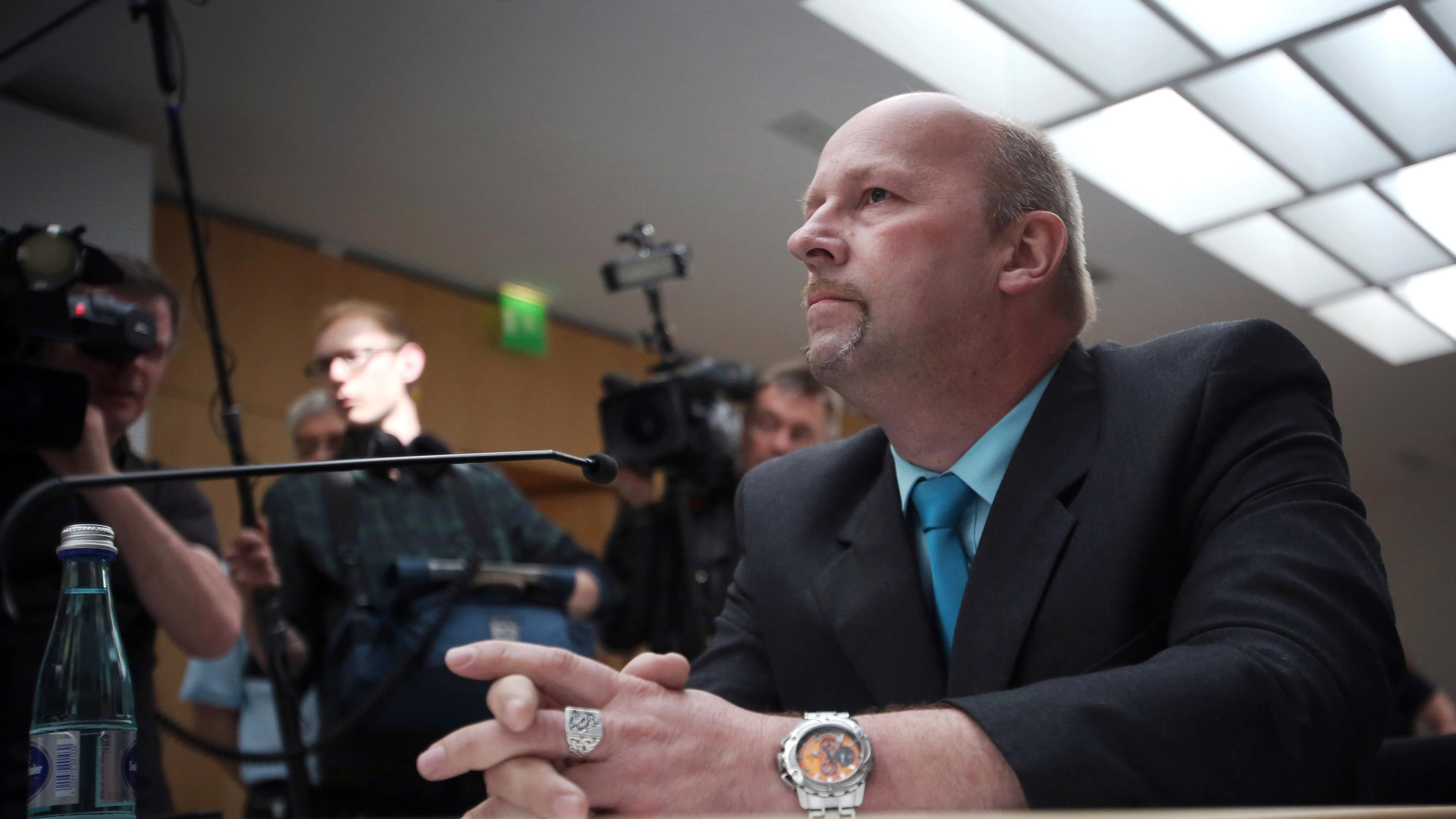 Verfassungsschutzbeamter Andreas Temme bei Sitzung vor hessischem NSU-Untersuchungsausschuss