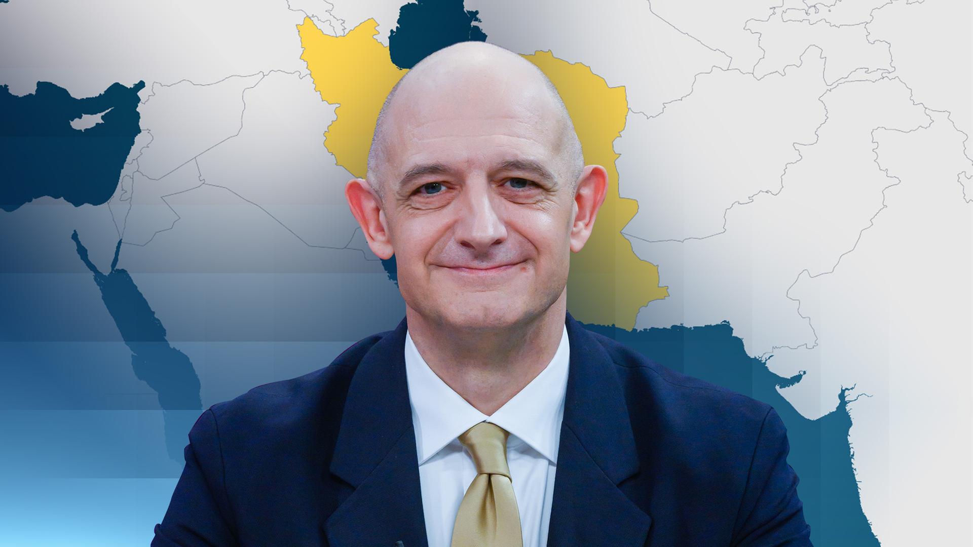 Nahost-Experte Hans-Jakob Schindler in seinem Büro