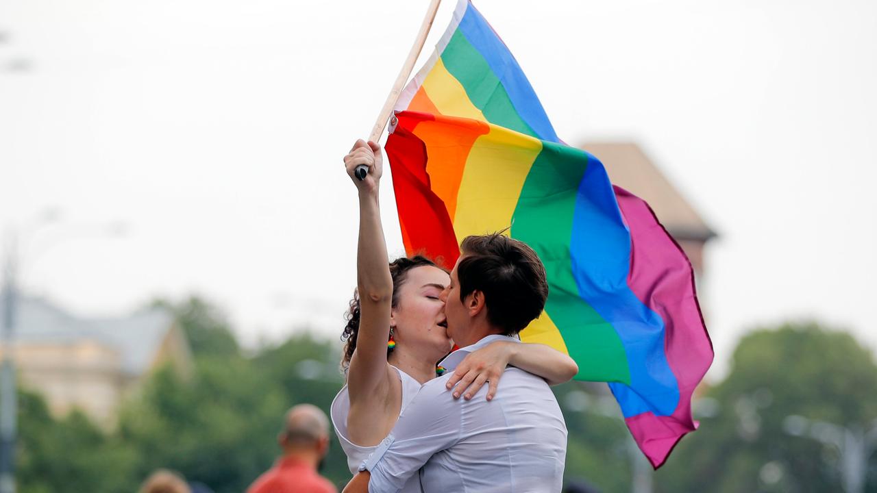 Verhasste Liebe Homophobie Weltweit Zdfmediathek