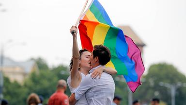 Zdfinfo - Verhasste Liebe - Homophobie Weltweit