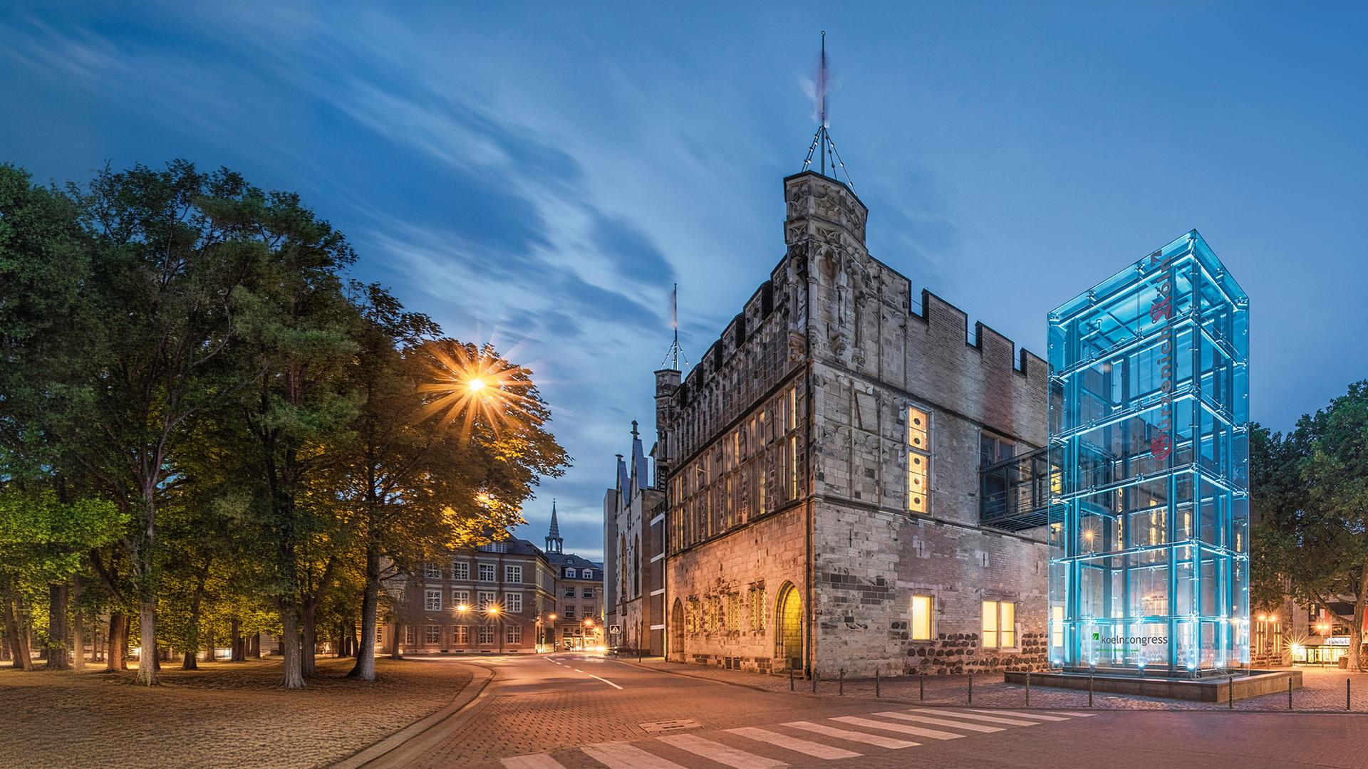 Gürzenich in Köln mit Dom