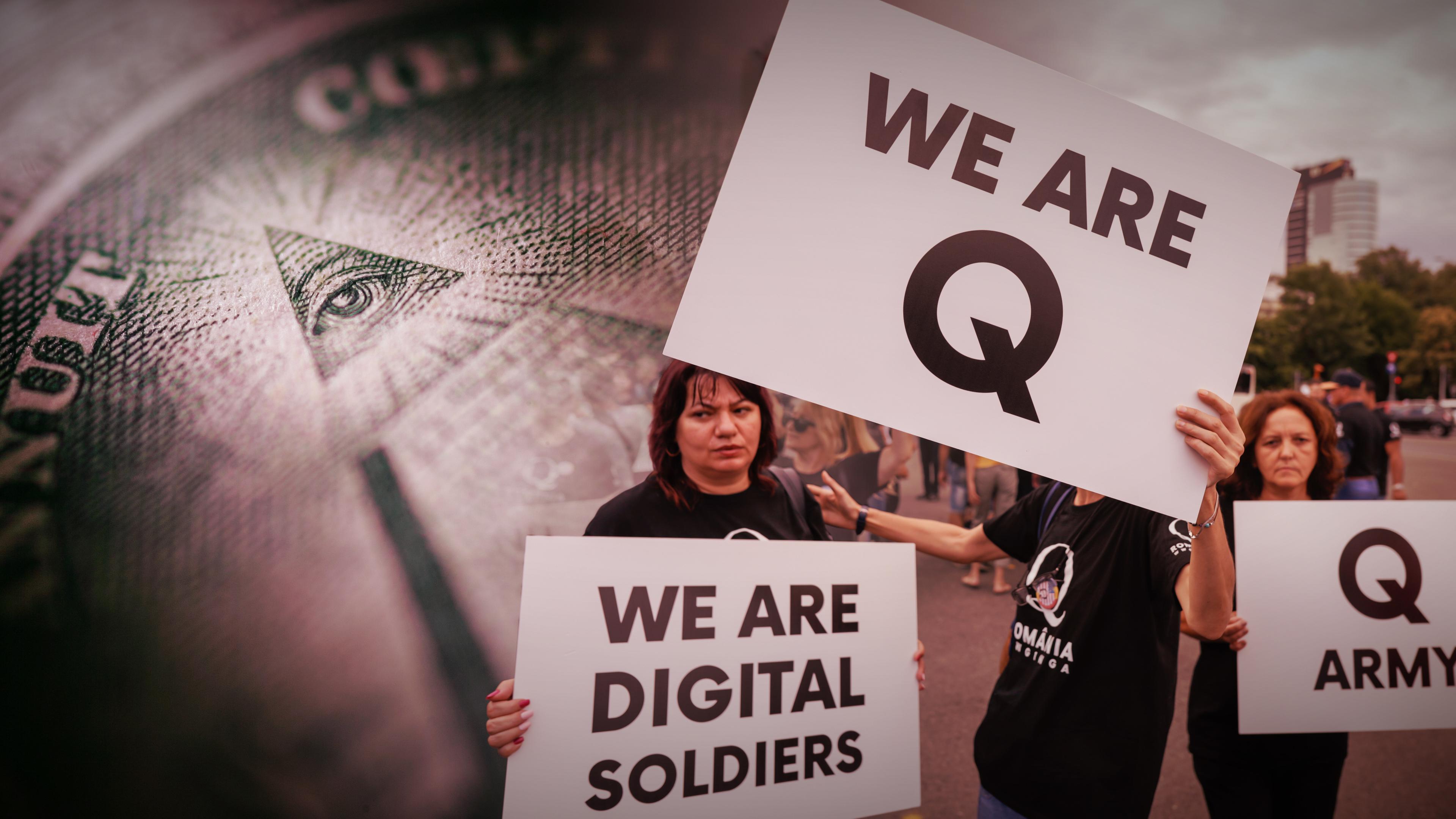  Rechts eine Gruppe Personen, die Plakate der "QAnon"-Bewegung trägt; links die Nahaufnahme eines Dollarscheins mit dem Zeichen der Illuminaten darauf.