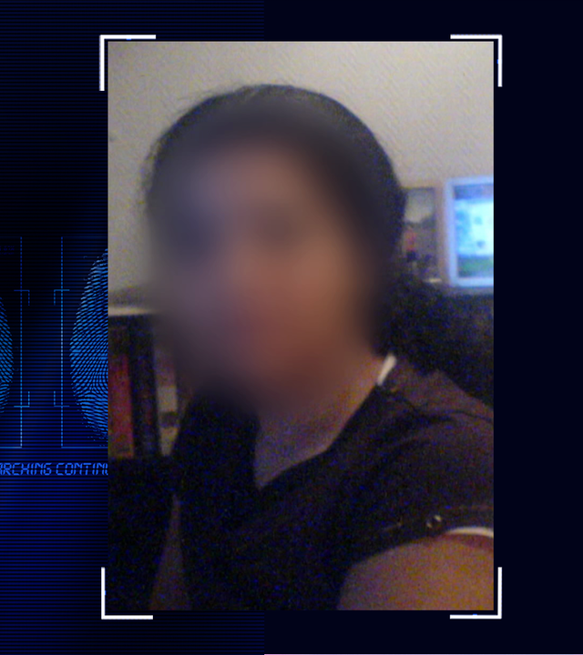 Portraitfoto des Opfers (Gesicht im Bild technisch verfremdet). Links daneben: Lichtschematische Darstellung eines Fingerabdrucks.