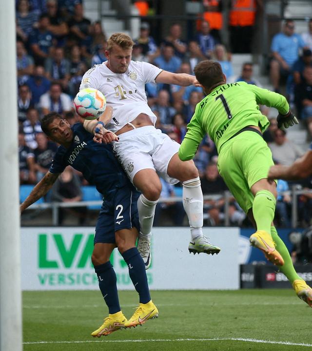 VfL Bochum gegen Bayern München - Ruhrstadion, Bochum,-21.08.2022 Matthijs de Ligt von Bayern München erzielt sein zweites Tor