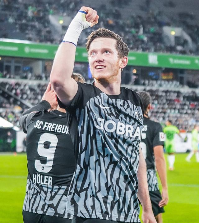  Freiburgs Michael Gregoritsch jubelt über sein Tor zum 1:0.