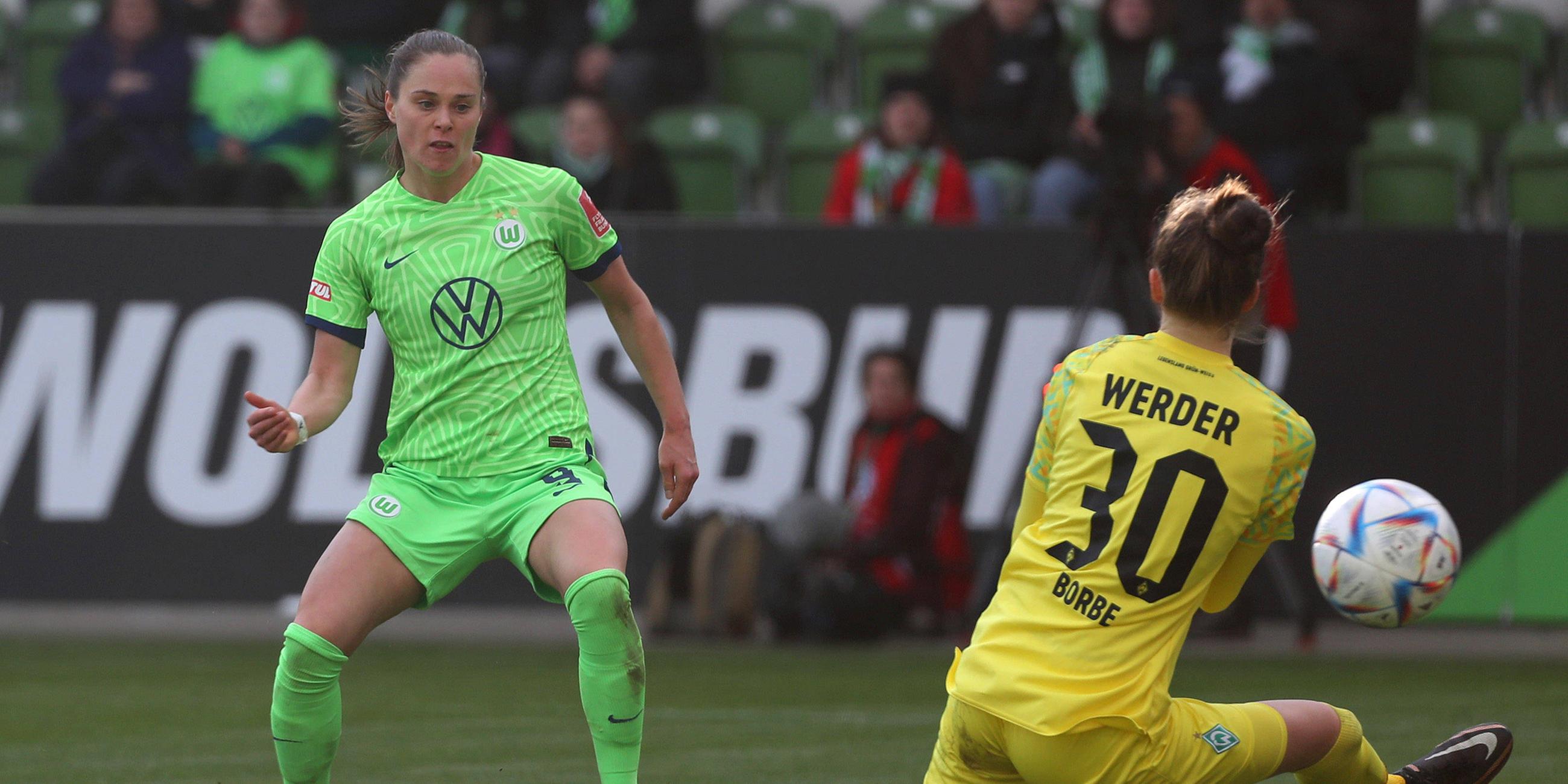 Ewa Pajor (VfL Wolfsburg) schießt Tor zum 6:0.