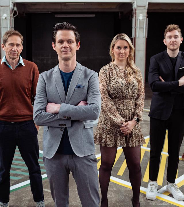 Jo Schück mit Gästen. Halbtotal.