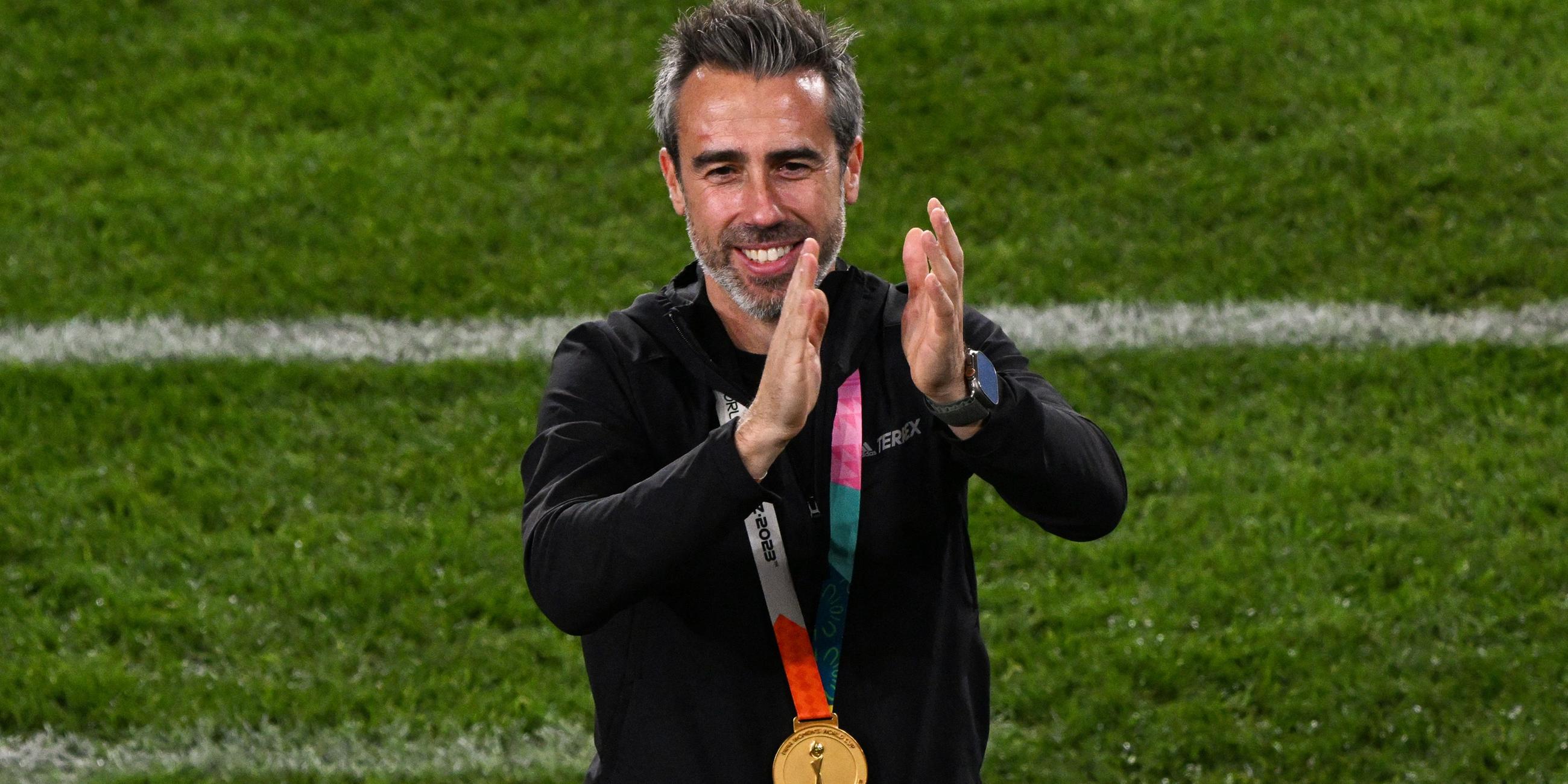 Jorge Vilda klatscht Applaus nach dem Finale der Frauen-WM 2023 Spanien - England.