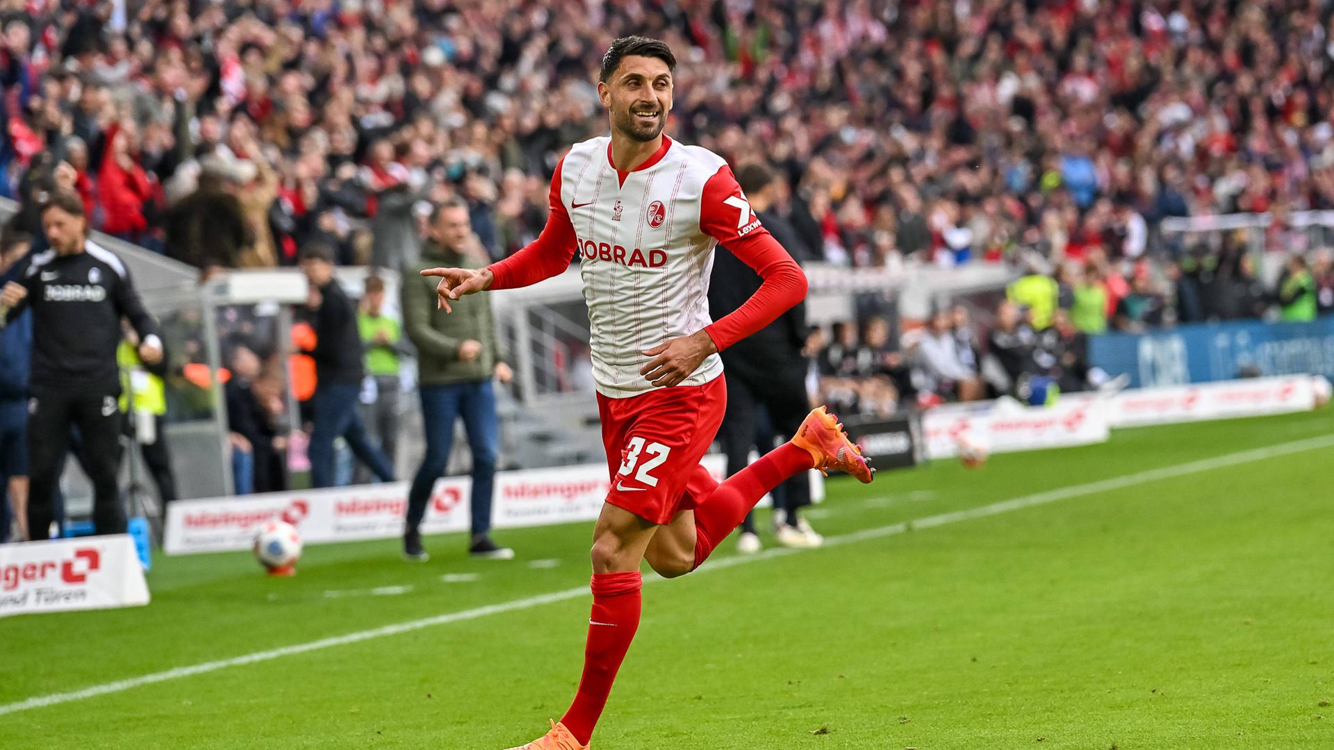 Vincenzo Grifo (SC Freiburg, 32) jubelt.