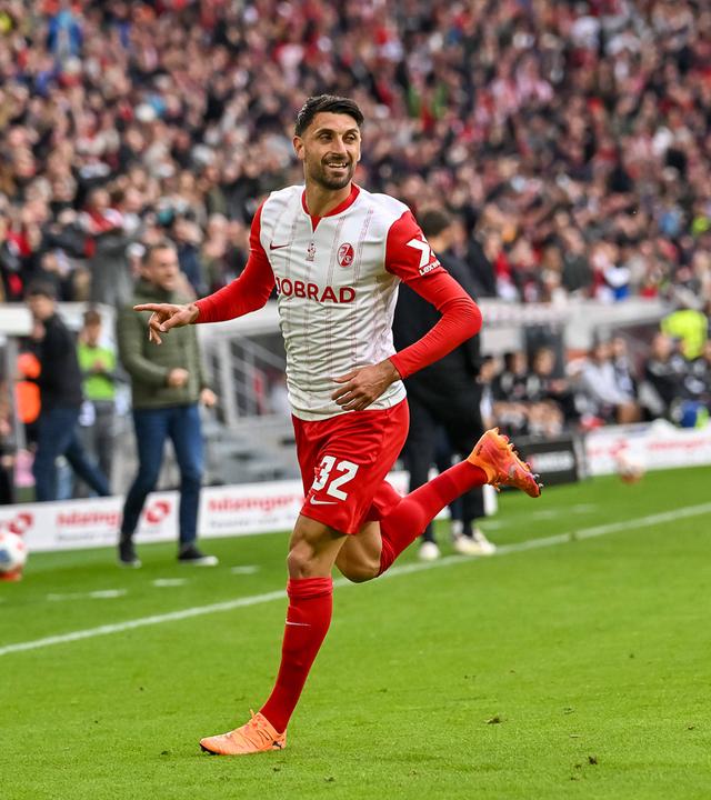 Vincenzo Grifo (SC Freiburg, 32) jubelt.