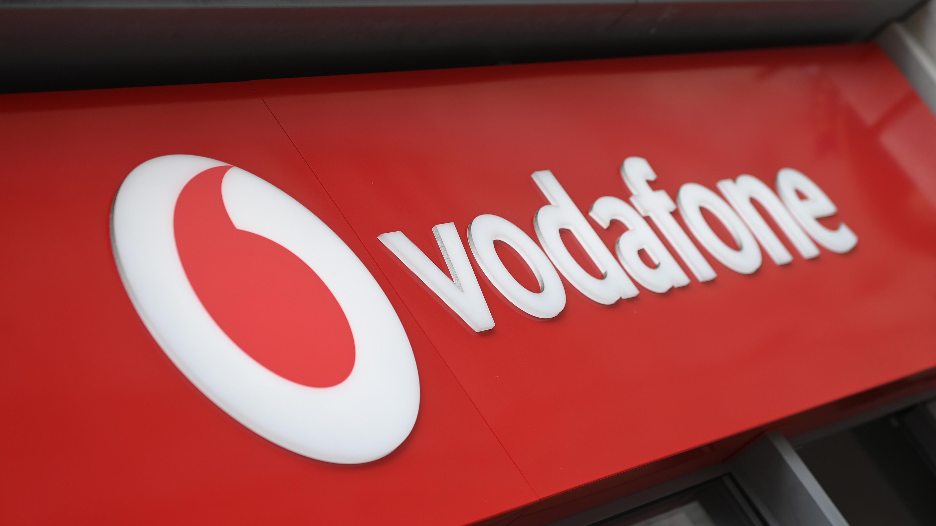 Das Logo von Vodafone. Rund 35000 Menschen haben am Samstag Abend eine Störung bei Vodafone.