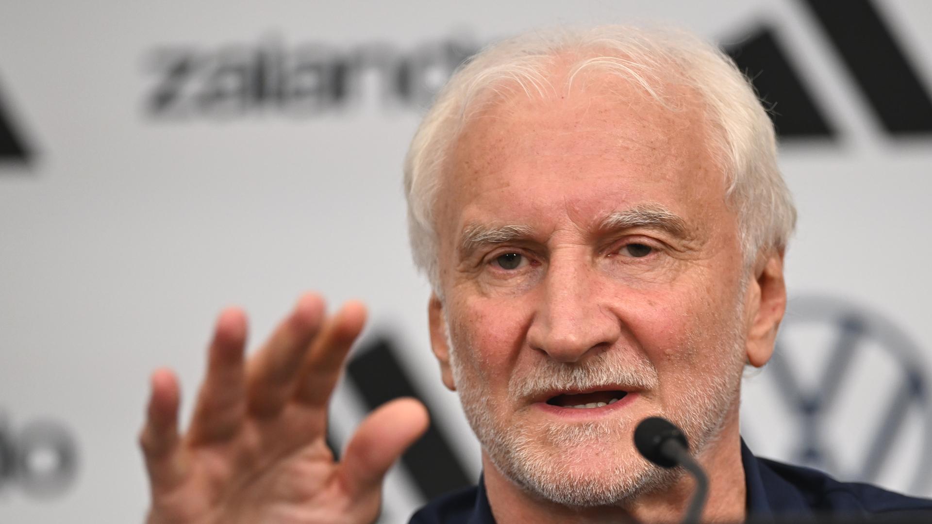 DFB-Sportdirektor Rudi Völler spricht bei einer Pressekonferenz