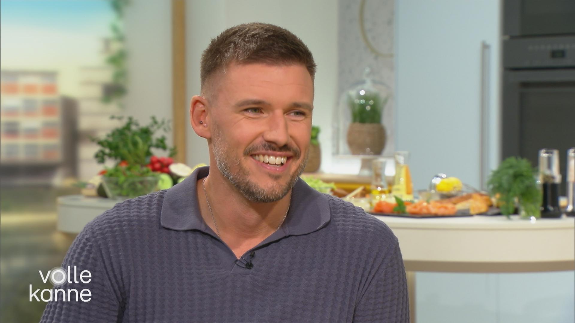Moderator Marvin Fischer im "Volle Kanne"-Studio