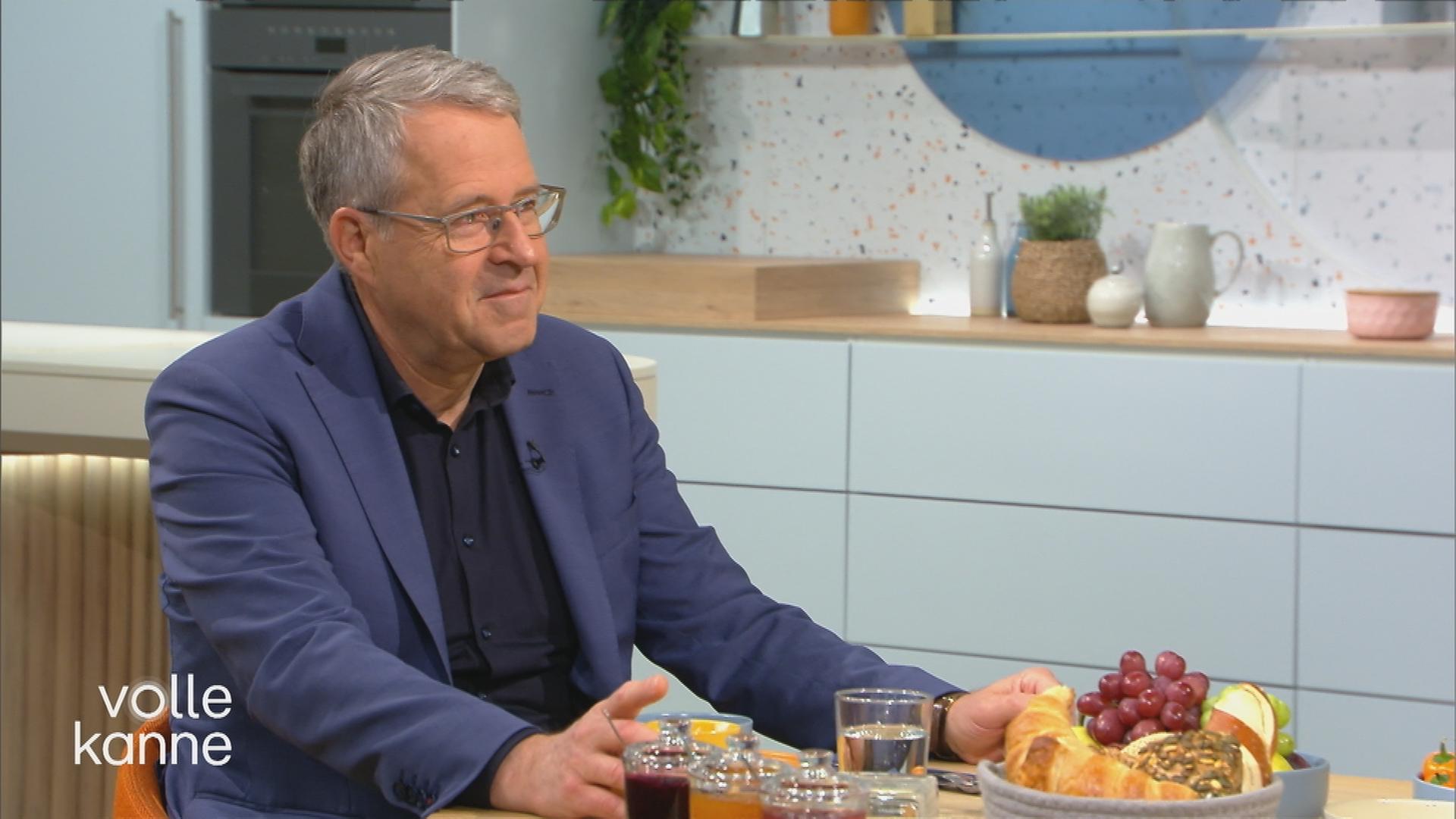 Bernd Mosebach am "Volle Kanne"-Frühstückstisch.