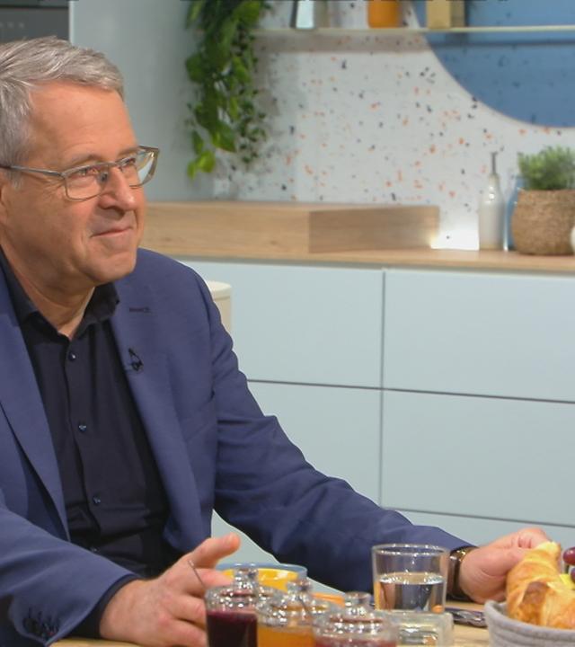 Bernd Mosebach am "Volle Kanne"-Frühstückstisch.