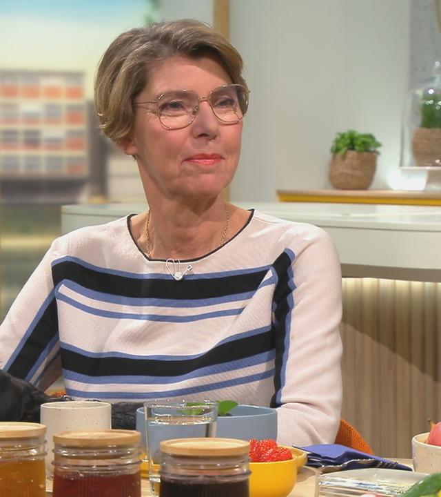 Bettina Böttinger am Frühstückstisch