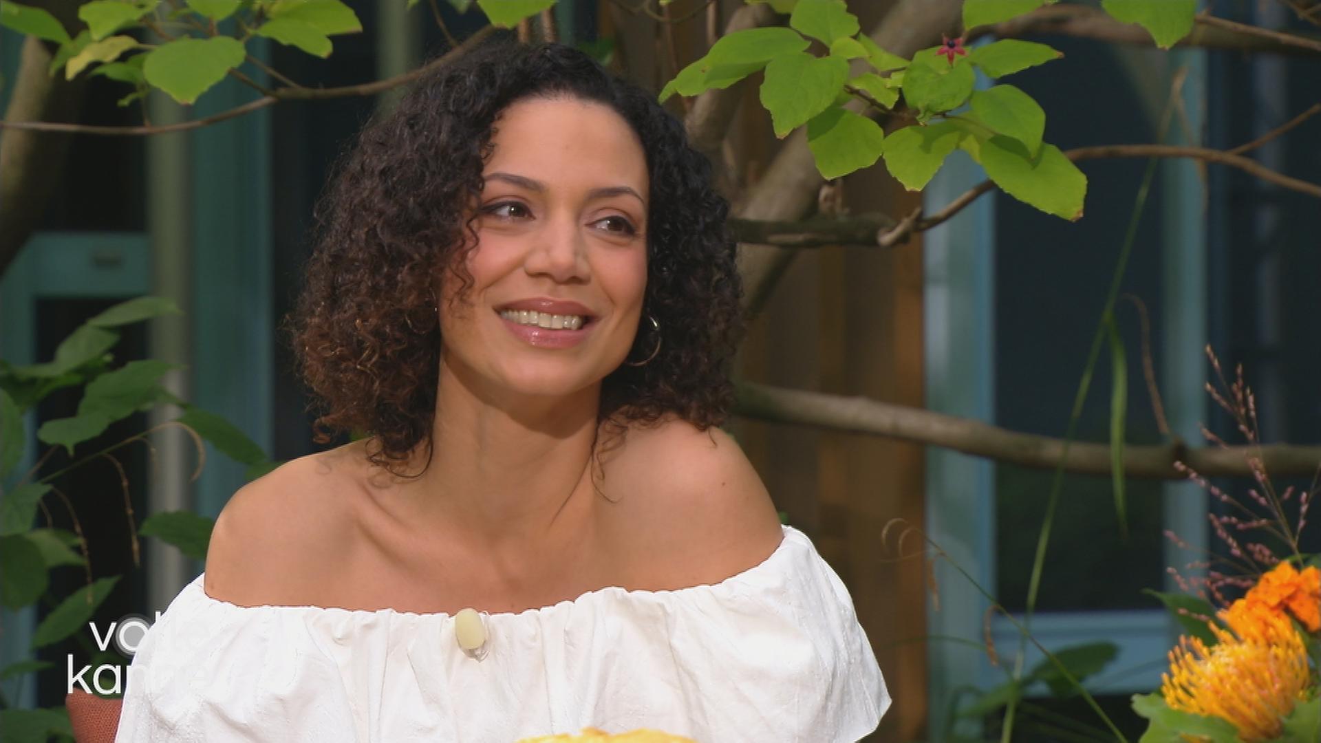 Haley Louise Jones am "Volle Kanne"-Frühstückstisch.