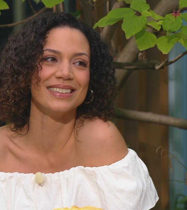 Haley Louise Jones am "Volle Kanne"-Frühstückstisch.