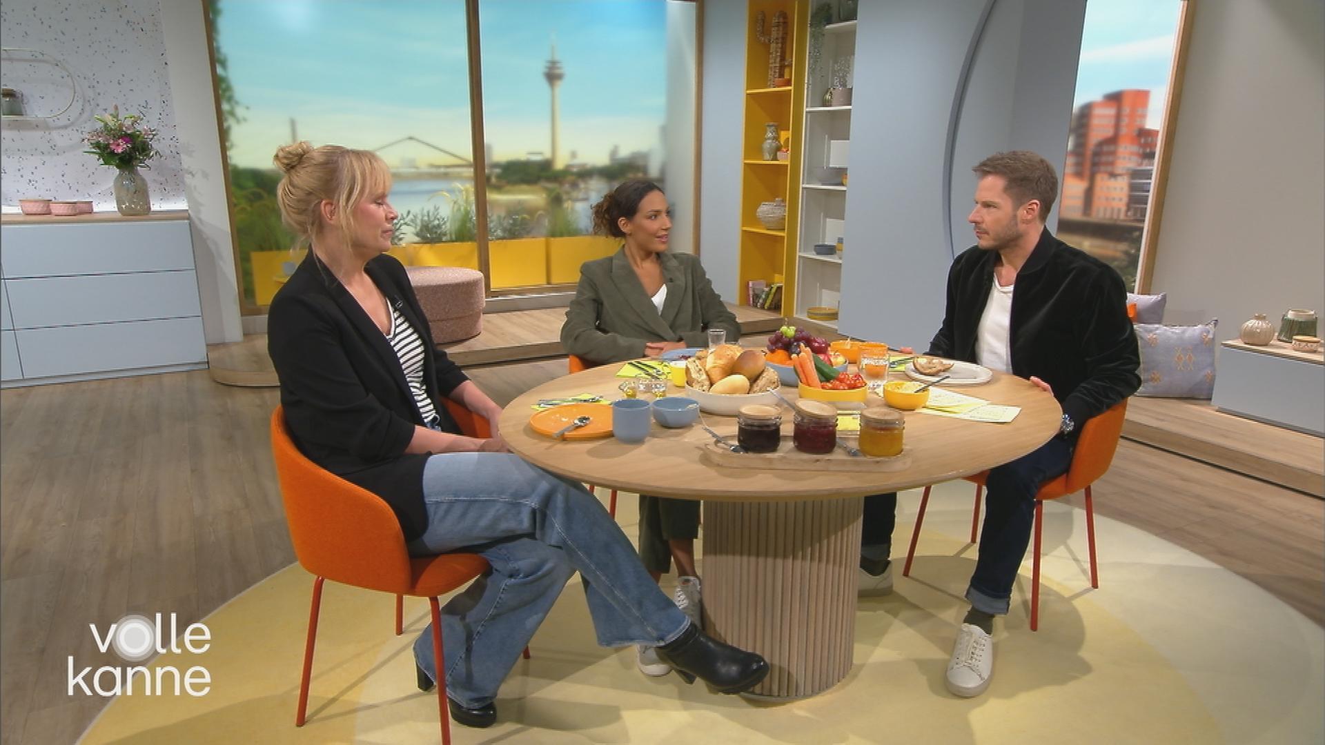 Melanie Marschke, Amy Mußul und Florian Weiss am "Volle Kanne"-Frühstückstisch