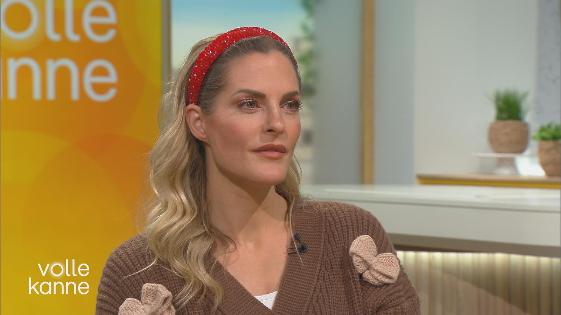 Sängerin Sandy Mölling am "Volle Kanne"-Frühstückstisch