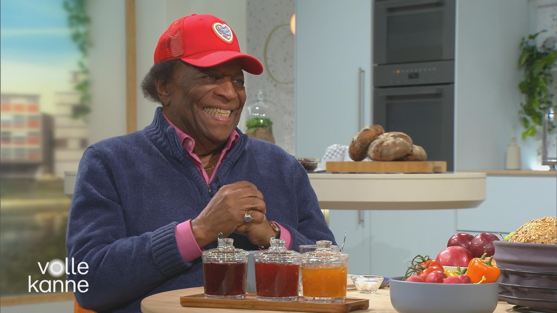 Roberto Blanco am "Volle Kanne"-Frühstückstisch