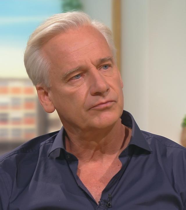 Chris Kraus am "Volle Kanne" Frühstückstisch 