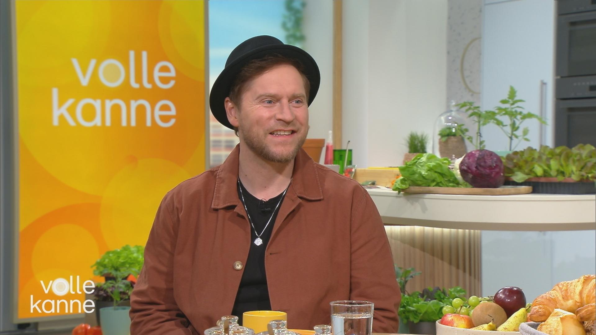 Johannes Oerding am "Volle Kanne"-Frühstückstisch