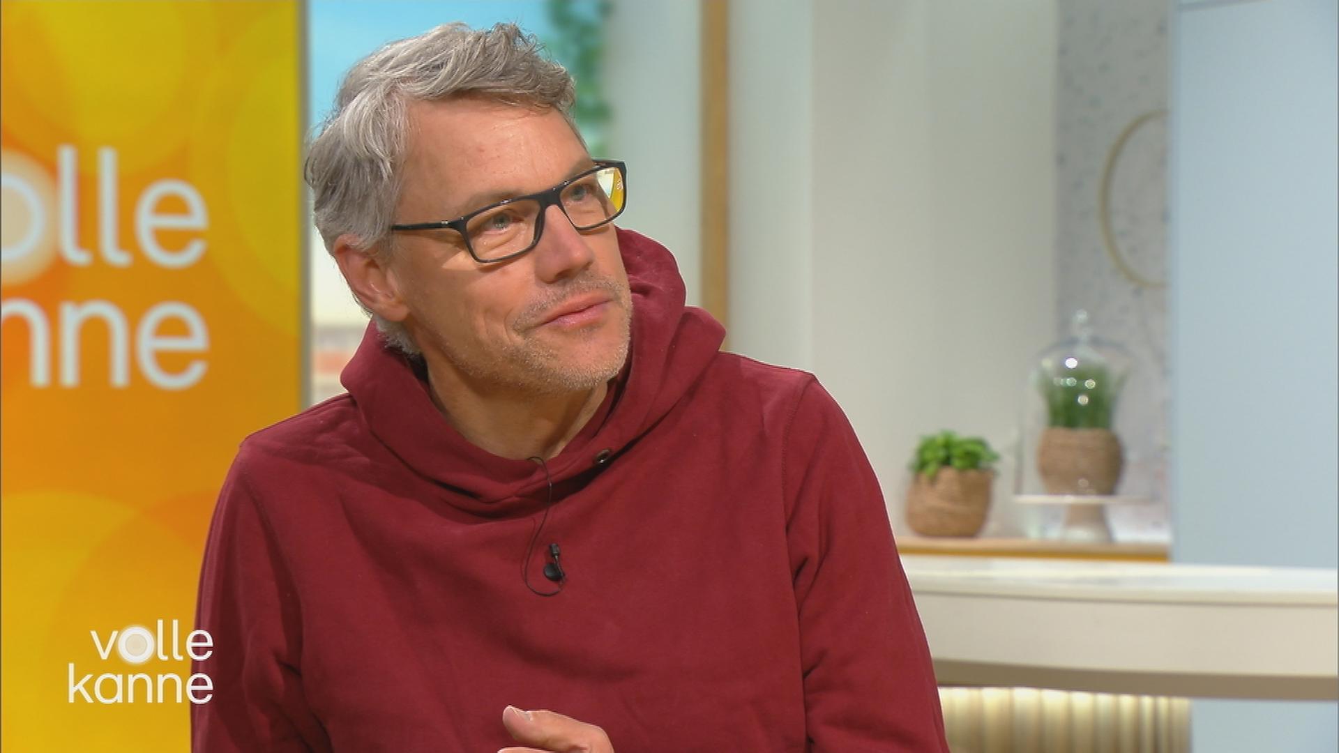 Christoph Sieber am "Volle Kanne"-Frühstückstisch