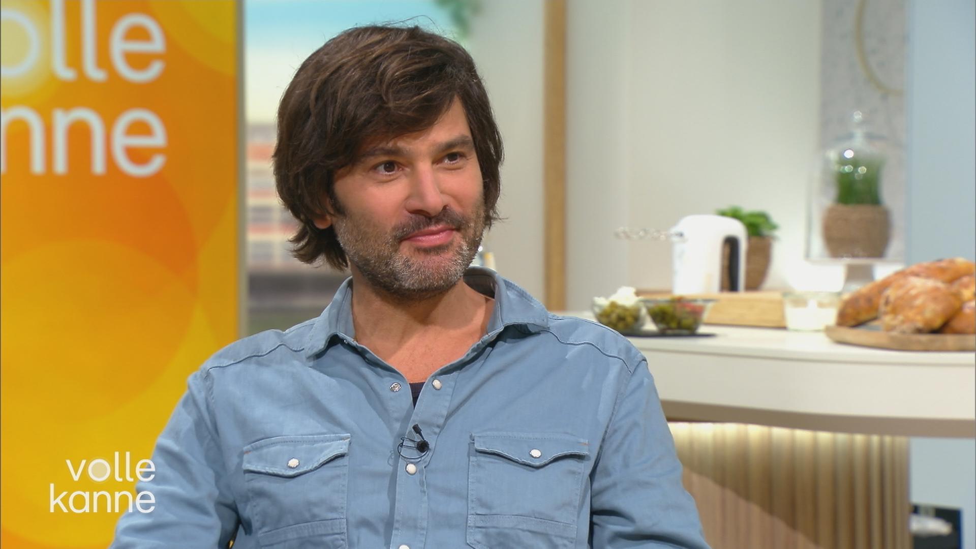 Jasin Challah am "Volle Kanne"-Frühstückstisch 