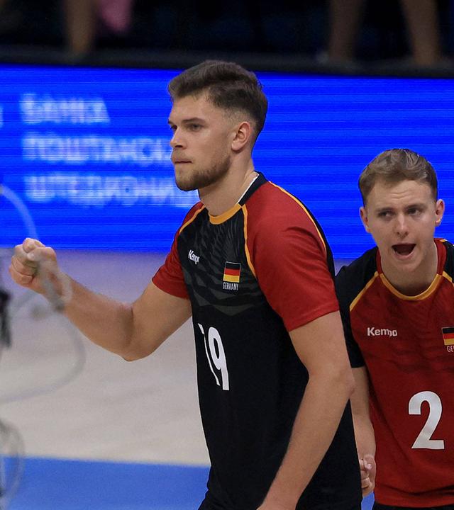 Lukas Maase, Erik Röhrs und Leonard Graven jubeln.